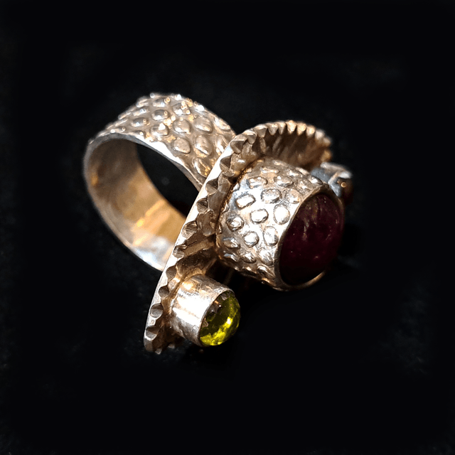 Sapphire, peridot and Labradorite Ring