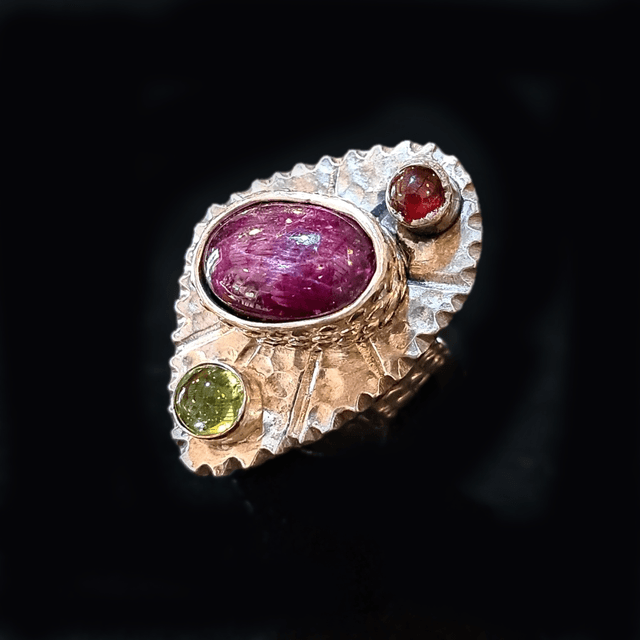 Sapphire, peridot and Labradorite Ring